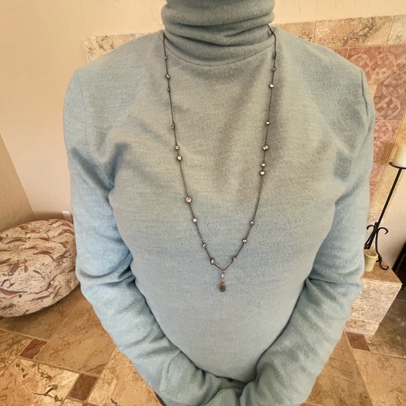 Five pieces of jewelry. One bracelet and four necklaces. - Picture 11 of 13